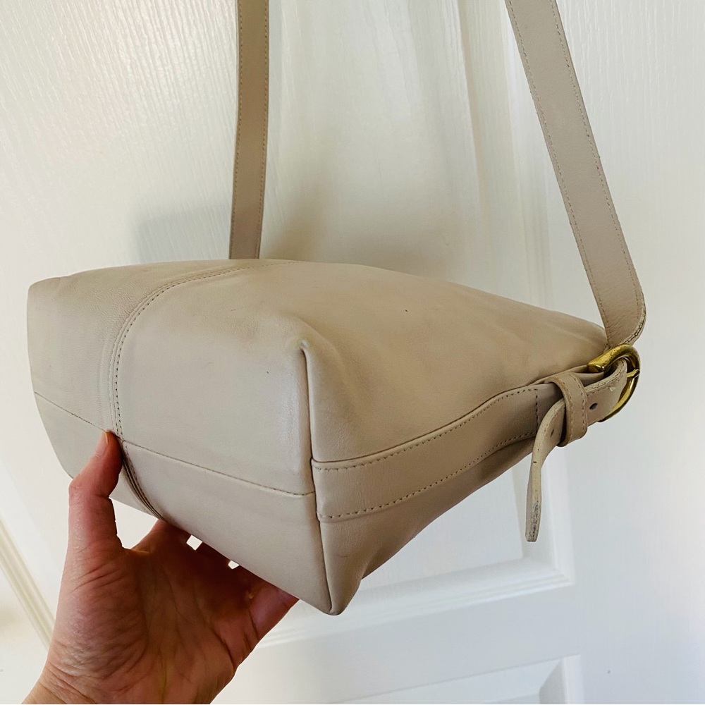 Coach Vintage 1980s Cream Bone Color Leather Crossbody Bag 0592-358 - Picture 4 of 12